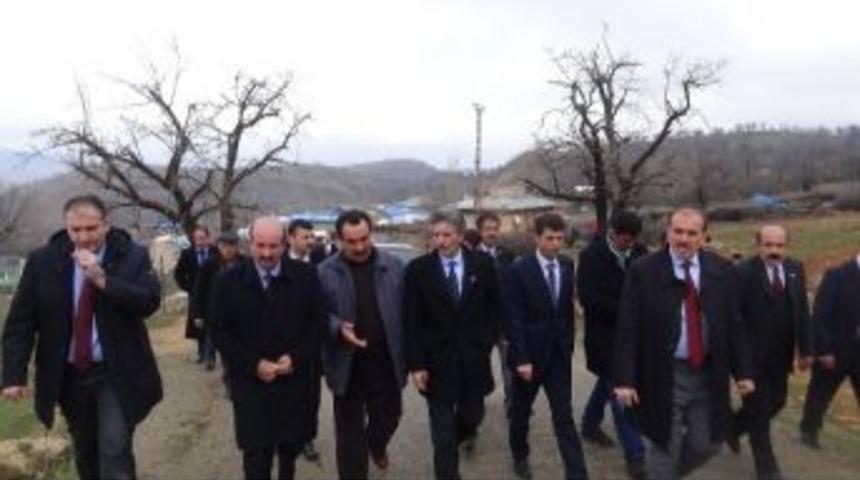 Mhp'li Alnıa&ccedil;ık'tan Bozuk Yol Tepkisi