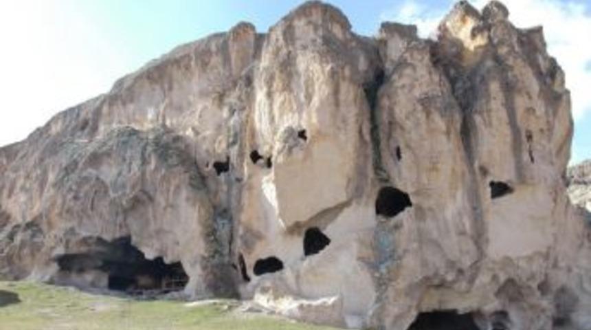 (&ouml;zel Haber) Bin 500 Yıllık Alaturka Tuvalet G&ouml;renleri Şaşırtıyor