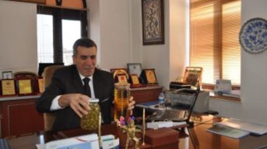 Demirci’de Önder Çiftçinin Fidanları Hasat Verdi