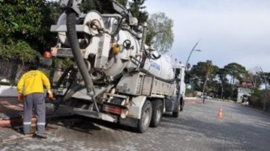 Gatab Yağmur Suyu Hatlarını Temizledi