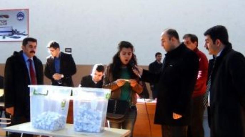 Erciş&rsquo;te 704 Depremzede Kiracı Daha Eve Kavuştu