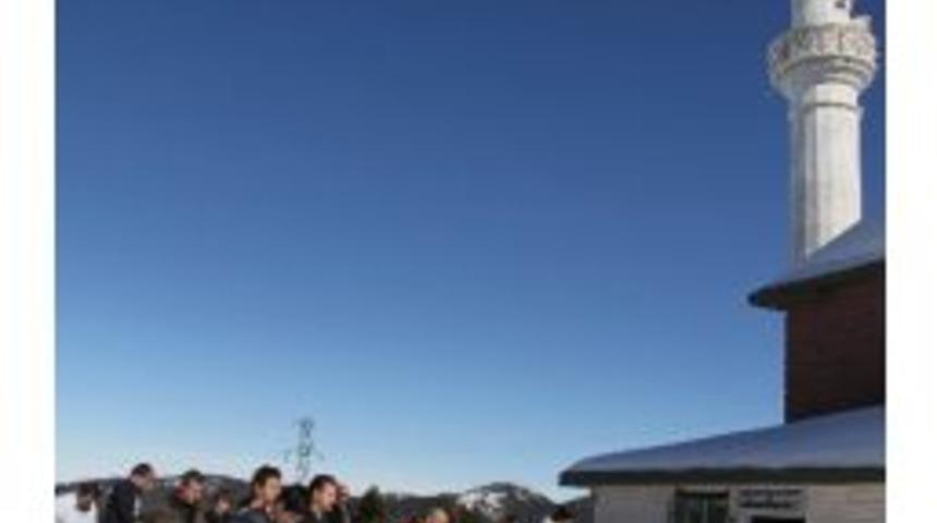 (&ouml;zel Haber) Uludağ'da Pistler Tatilcilerle Doldu