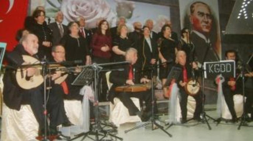 Burhaniye’de Gönül Dostları Konseri Coşturdu