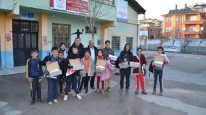 Vanlı Sporculara Malzeme Desteği