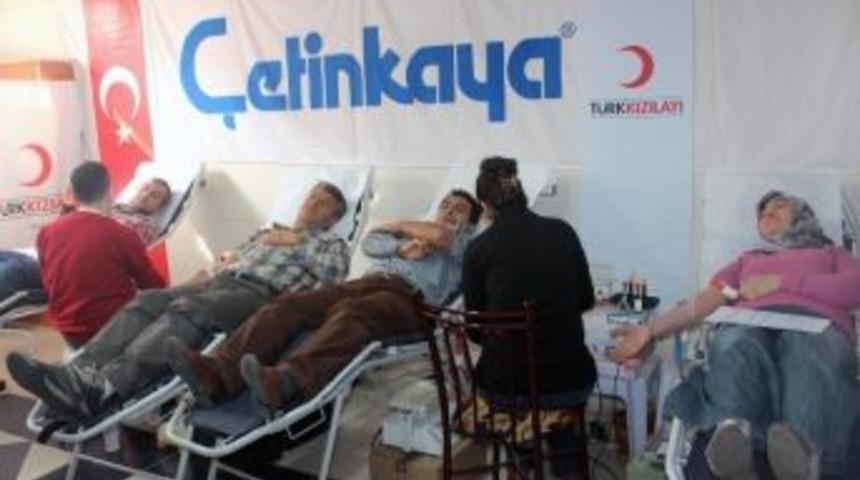 &Ccedil;etinkaya Ailesi Ve &Ccedil;alışanlarından Kızılay&rsquo;a 150 &Uuml;nite Kan Bağışı