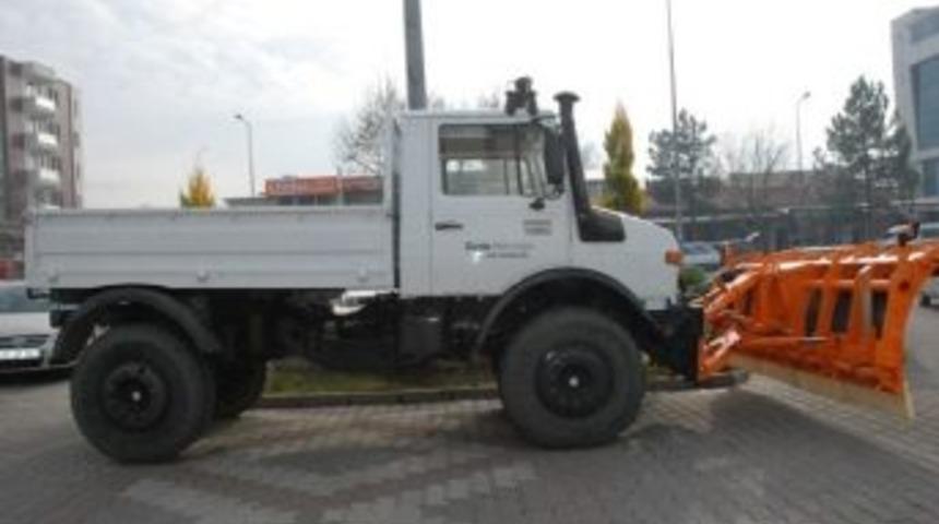 Gediz Belediyesine Kar K&uuml;r&uuml;me Aracı