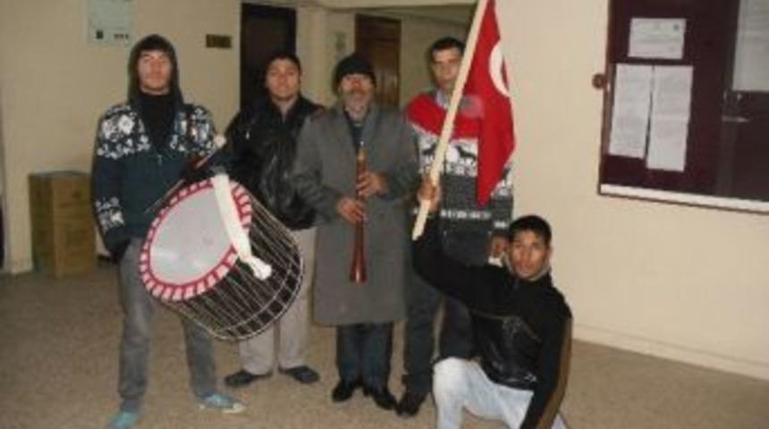 Askerler Davul Zurna Eşliğinde Uğurlandı