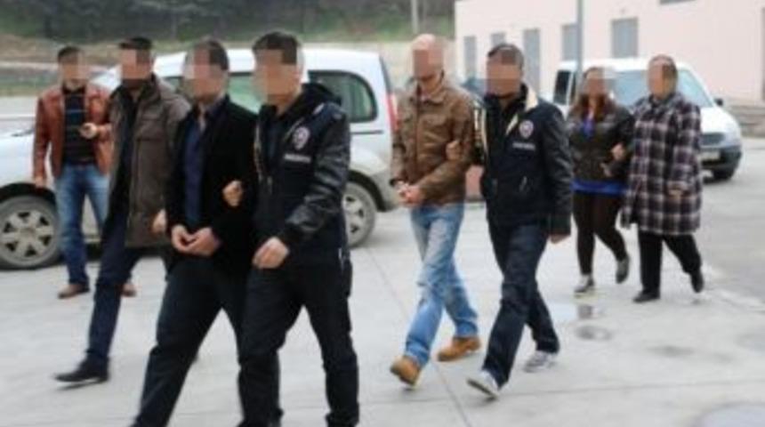 İnternet &Uuml;zerinden Dolandırıcılık Yapan &Ccedil;ete &Ccedil;&ouml;kertildi