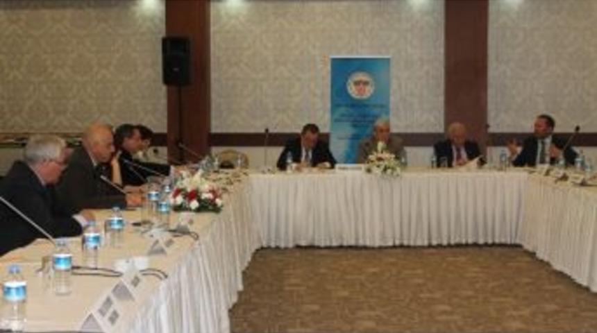 Tıpta Uzmanlık Dernekleri &ldquo;tam G&uuml;n Yasası&rdquo;nı Tartıştı