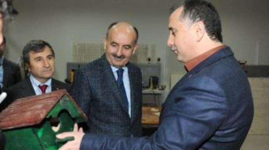 Bakan M&uuml;ezzinoğlu&rsquo;ndan Balkanlar&rsquo;daki Soydaşlara M&uuml;jde