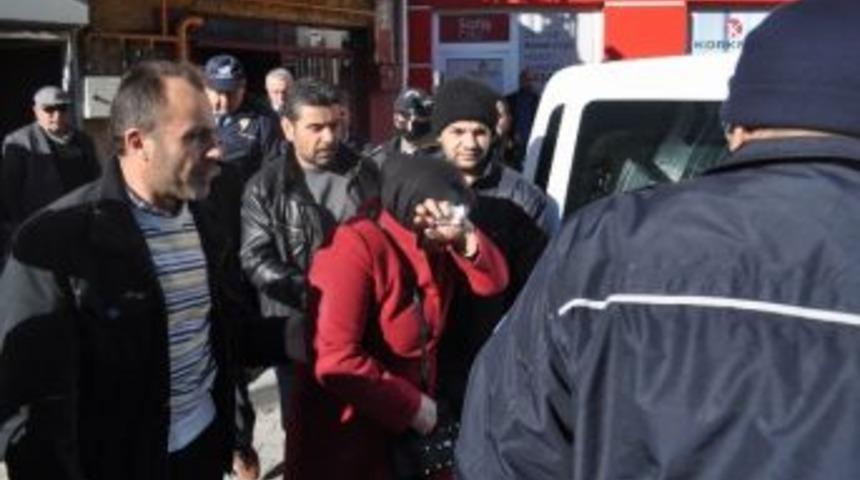 Bunalıma Girdi, İntihara Kalkıştı