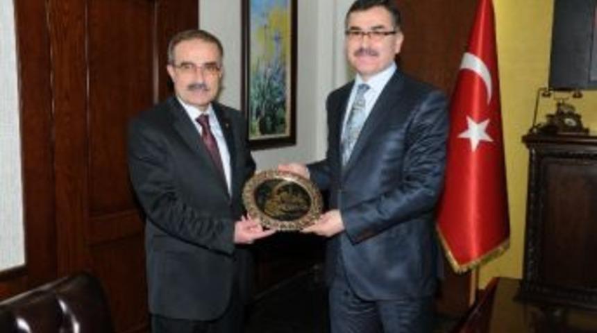 Karate Federasyonu'ndan Vali Turhan'a Ziyaret