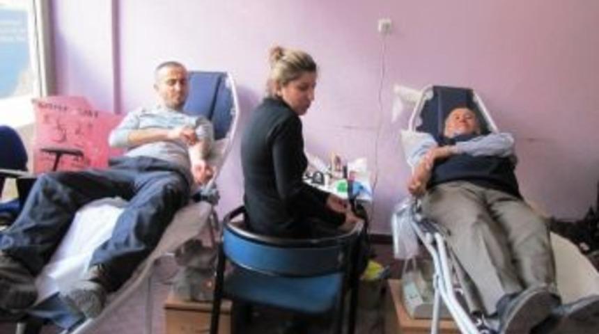 Ak Parti Hisarcık İl&ccedil;e Başkanlığından Kan Bağışına Destek