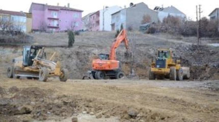 Boz&uuml;y&uuml;k'te Yol &Ccedil;alışması