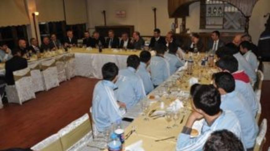 Başkan Vergili&rsquo;den Hakem Ve G&ouml;zlemcilere Yemek