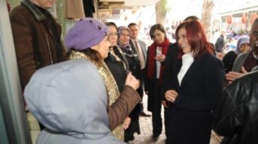 Başkan &Ccedil;er&ccedil;ioğlu, İncirliova Pazarını Gezdi