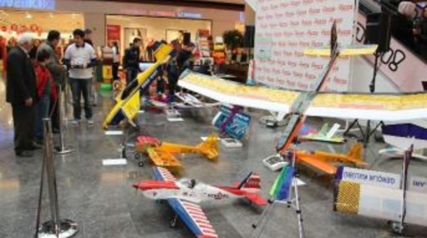 Model U&ccedil;aklar Piazza Avm&rsquo;de