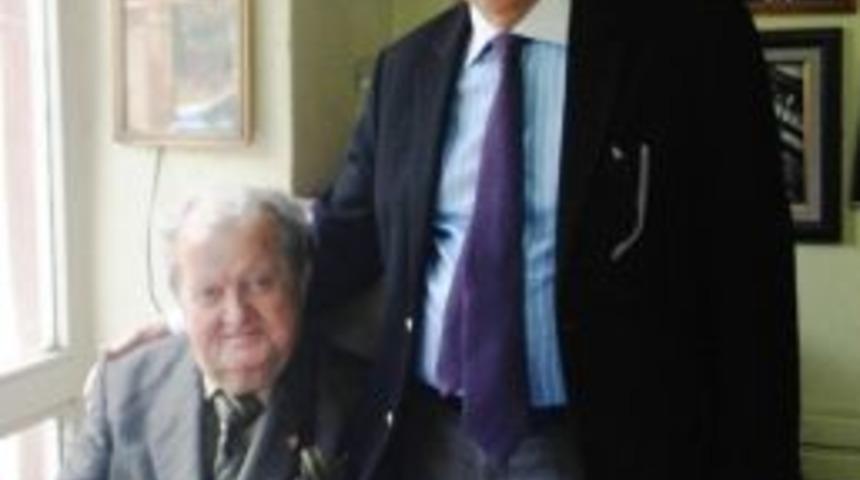 Badem, Kahvehanelerde Vatandaşla Buluştu