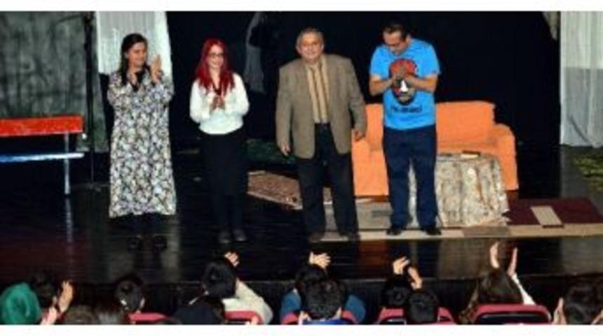 Aydın&rsquo;da &lsquo;kadınlar Kafesi&rsquo; Beğeniyle İzlendi