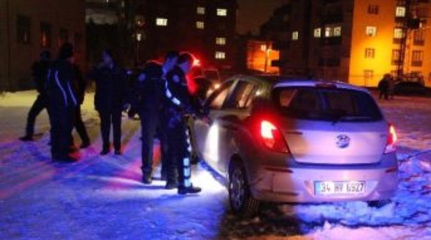 (&ouml;zel Haber) Polisin &lsquo;dur&rsquo; İkazına Uymayarak Otomobille Ka&ccedil;an Gen&ccedil;ler Yakalandı