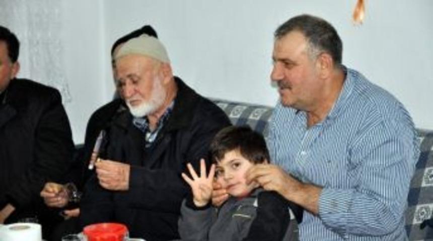 Ak Parti&rsquo;nin Ev Ziyaretleri S&uuml;r&uuml;yor