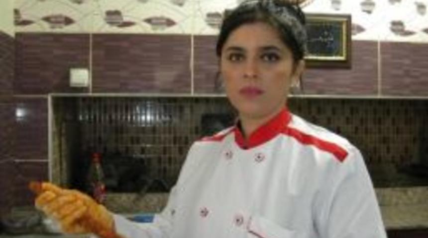 Tekirdağ&rsquo;da Kadın Kebap Ustası Erkek Ustalara Taş &Ccedil;ıkarıyor