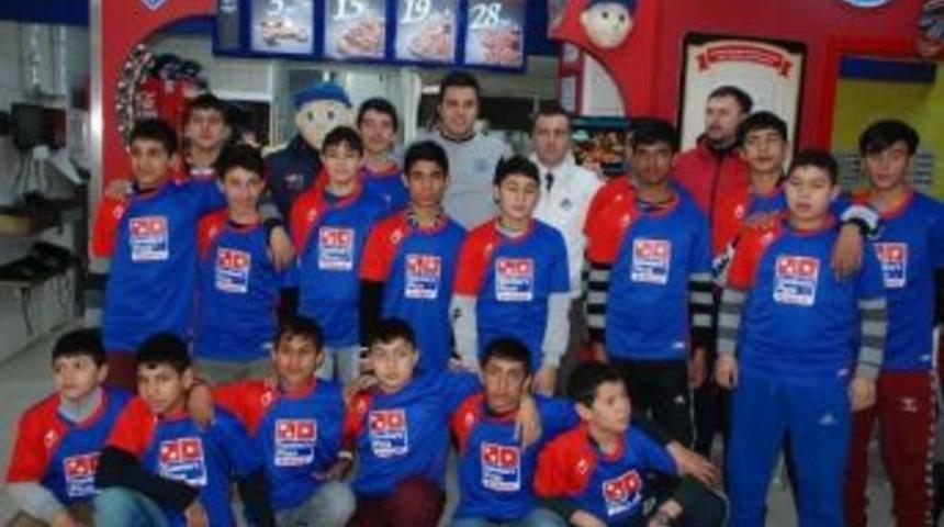 'sokaktan Spora' Projesi Soğuk Hava Şartlarından Dolayı 'sokaktan Pizzacıya' Oldu