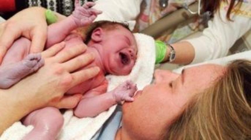 Sancı &Ccedil;ekmeden, Dayanılmaz Ağrılara Katlanmadan Anne Adayları Bebeklerini Kucağına Alabiliyor