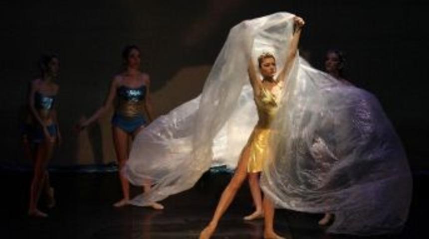 Ven&uuml;s Ve Adonis R&uuml;zgarı