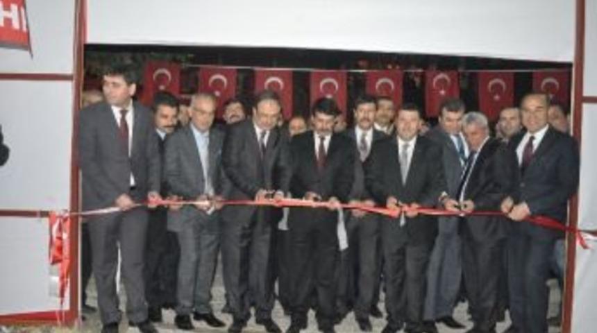 Se&ccedil;im B&uuml;rosu A&ccedil;ılışı Mitinge D&ouml;n&uuml;şt&uuml;