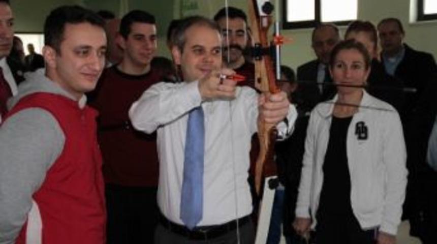 Bakan Kılı&ccedil;, Ok Atışı Yaptı