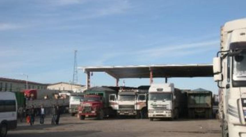 Suriye'ye İnsani Yardımlar &Ccedil;ığ Gibi B&uuml;y&uuml;yor