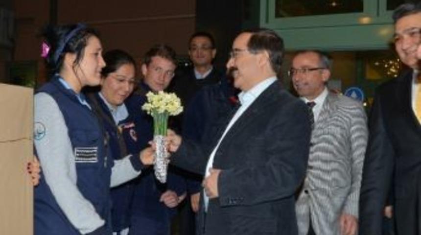 Vali Coş'a S&uuml;rpriz Karşılama