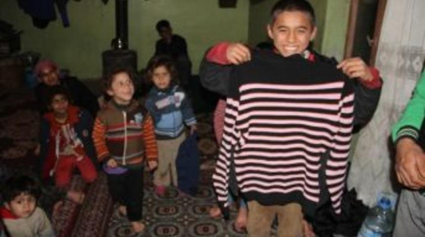 Hayırsever Vatandaş&rsquo;tan Suriyeli Ailelere Giyim Yardımı