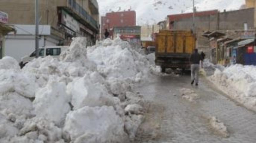 Belediye Karı Toplayıp Şehir Dışına &Ccedil;ıkardı