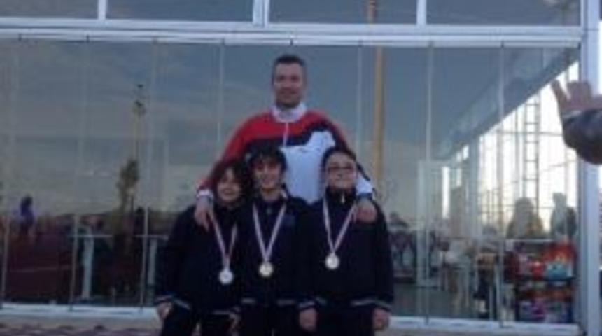 Kış Kupası Tenis Turnuvası&rsquo;na Sakarya Tenis Akademisinden 3 Sporcu Katıldı