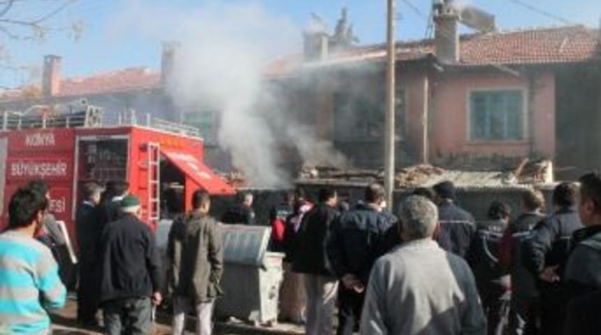 Kahraman Abla Ve Anneanne Yangında 5 &Ccedil;ocuğun Canını Kurtardı