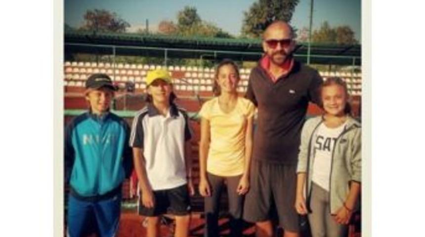 Yıldız Tenis&ccedil;i Nil Kalaycı, İlk Turu Ge&ccedil;ti