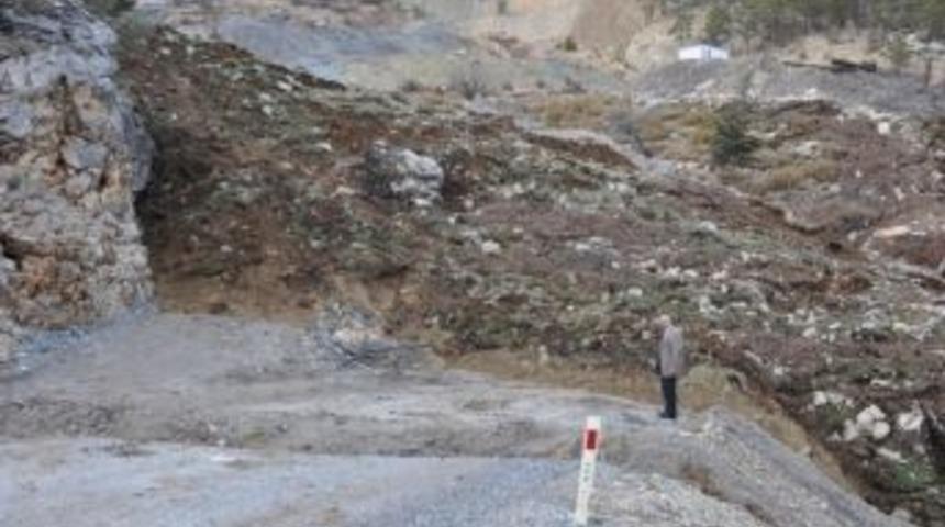 Taşkent-alanya Karayolunda Heyelan