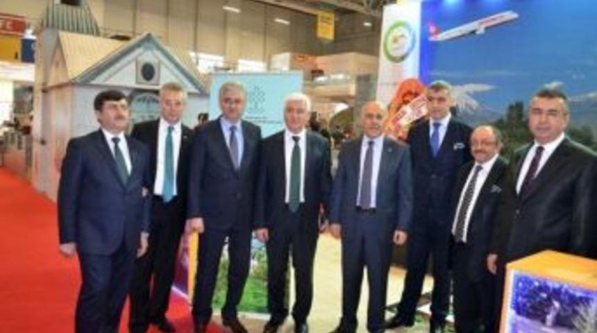 Vali Koca Emıtt Fuarı'nda Karaman Standını Gezdi