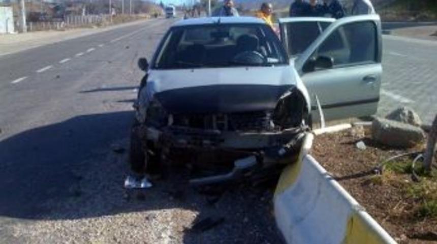 G&ouml;lbaşı İl&ccedil;esinde Trafik Kazası: 3 Yaralı