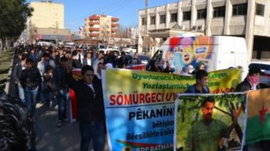 Batman&rsquo;da Bdp'li Gen&ccedil;ler Esrar Ve Fuhuşa Karşı Y&uuml;r&uuml;d&uuml;