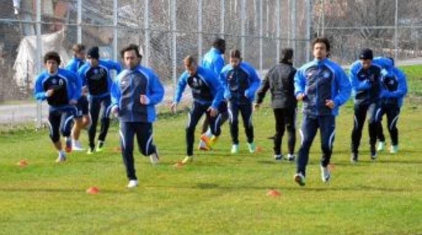 Adana Demirspor Ma&ccedil; Saatini Bekliyor