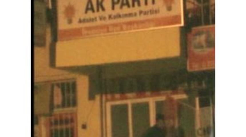 Ak Parti Binasına Chp Bayrağı Astılar