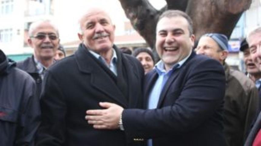 G&ouml;rele'de Ak Parti Belediye Başkan Adayı Tolga Erener Tebrikleri Kabul Ediyor