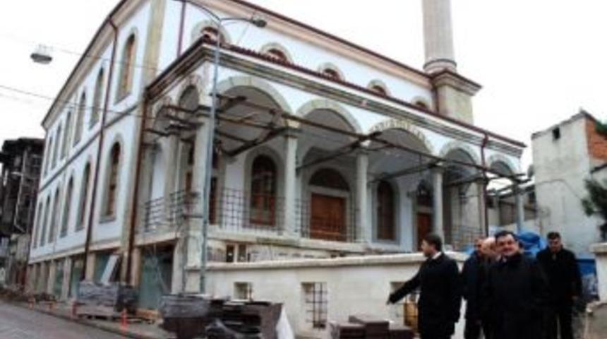 Ak Parti Heyeti Şadırvan Camisi Restorasyon &Ccedil;alışmalarını İnceledi