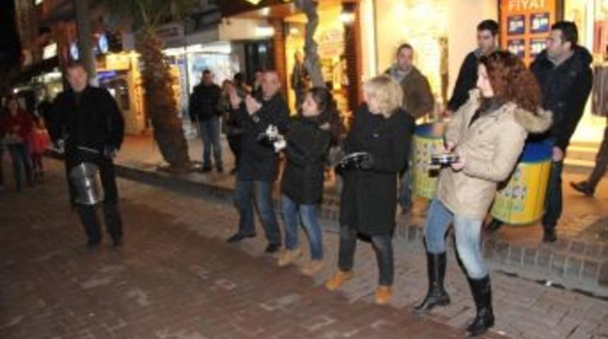 Akhisar Alışveriş Festivalinde Samba Karnavalı