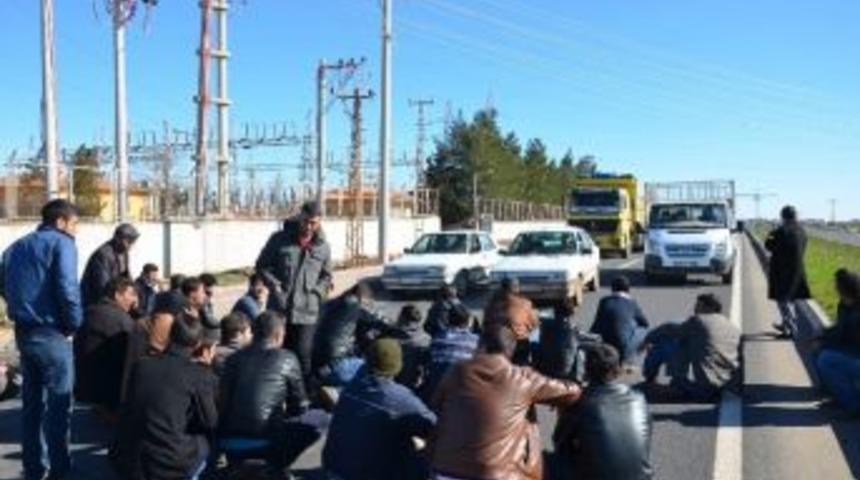 Taşeron İş&ccedil;iler Eylem Yaptı İl&ccedil;e Karanlıkta Kaldı