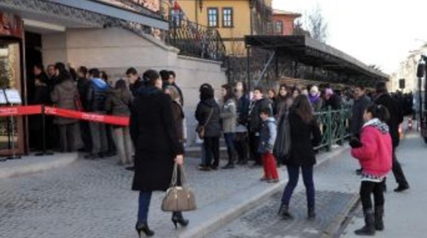 Balmumu M&uuml;zesine Ziyaret&ccedil;i Akını