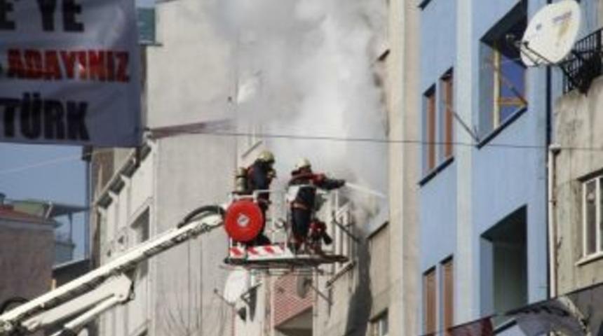 (&ouml;zel Haber) Kağıthane'de Korkutan Yangın